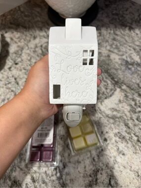 Scentsy White Ceramic House Wax Warmer - "Love Lives Here"